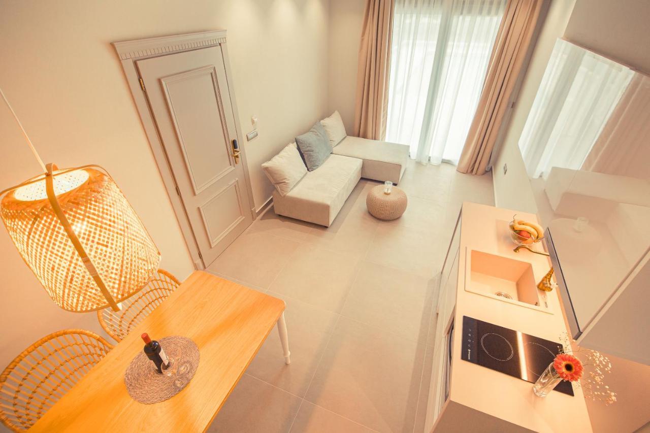Io Luxury Pool & Hot Tub Suites Preveza Exterior foto