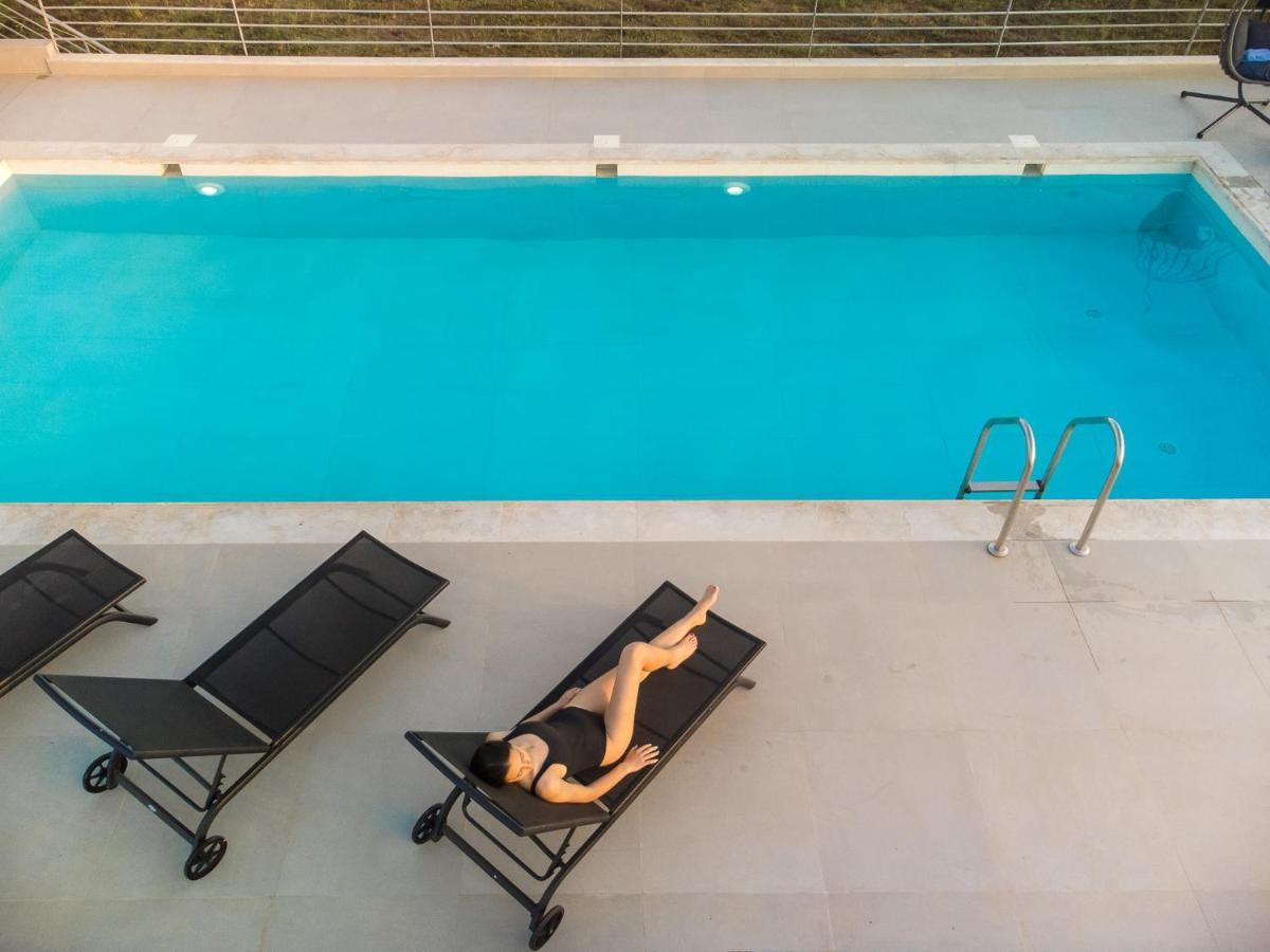 Io Luxury Pool & Hot Tub Suites Preveza Exterior foto